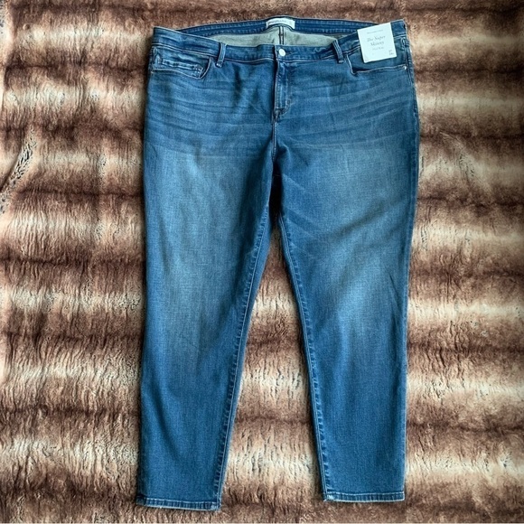 Abercrombie & Fitch Mid Rise Super Skinny Ankle Jean - Picture 1 of 7